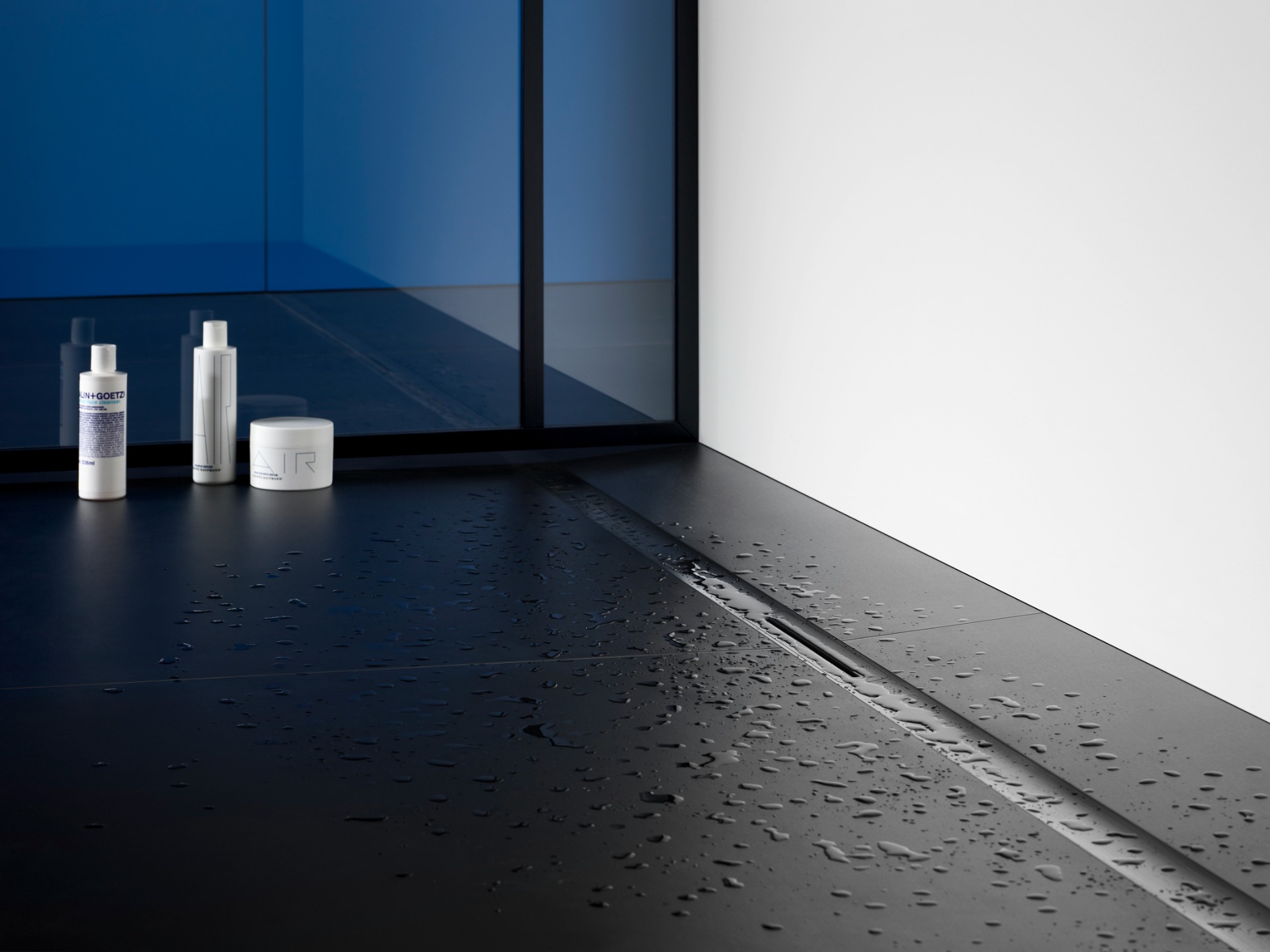 CeraFloor Select Duo eignet sich sehr gut für die zentrale, dezentrale oder wandnahe Montage innerhalb der Duschfläche.  Foto: Dallmer GmbH + Co. KG