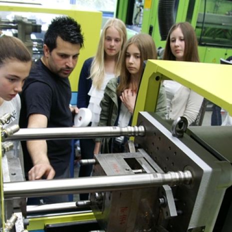 Technology taster course - Girls' Day at Dallmer offers insight into male-dominated occupations